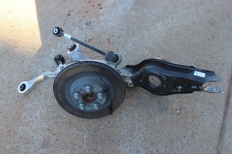 2020-2023 TESLA MODEL Y AWD REAR RIGHT SPINDLE KNUCKLE WHEEL HUB CONTROL ARM OEM