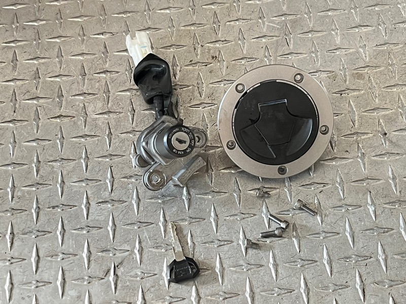 18 Kawasaki BR 125 J Z125 PRO Z Ignition Switch Lock Gas Tank Cap Lid Key BR125