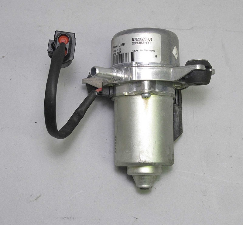 2006-2010 BMW M5 M6 S85 5.0L V10 Factory Brake Booster Vacuum Pump OEM