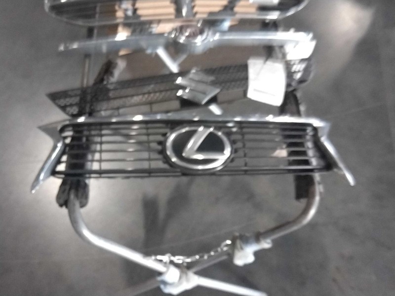 2015 Lexus GS350 OEM Black Upper Grille 5311130D90, 9097502125 Used