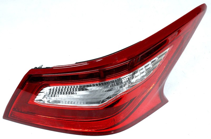 OEM Right Passenger Side Halogen Tail Lamp For Nissan Altima Chrome Bezel