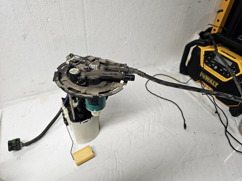 Fuel Pump Assembly 5.3L Fits 06 IMPALA SS
