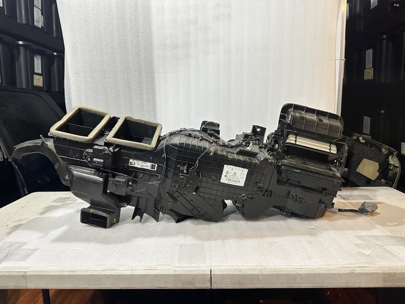 2017 DODGE RAM 2500 HEATER CORE HVAC AC BLOWER MOTOR HOUSING BOX OEM 68313568AA