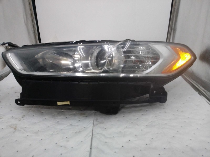 2013-2016 Ford Fusion Left Headlight Assembly Silver 194784 Used 192K Miles
