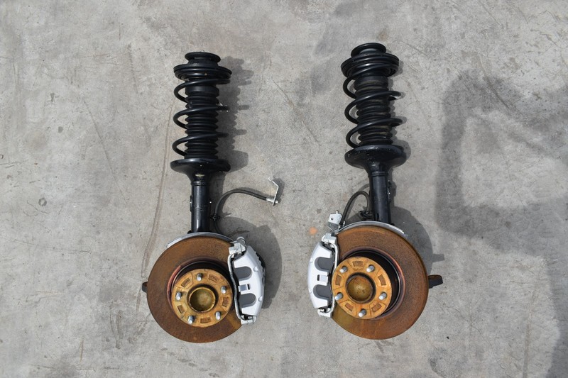 2004-2006 GTO COMPLETE STRUT ASSEMBLY WITH ROTORS AND CALIPERS SET OEM 3K MILES