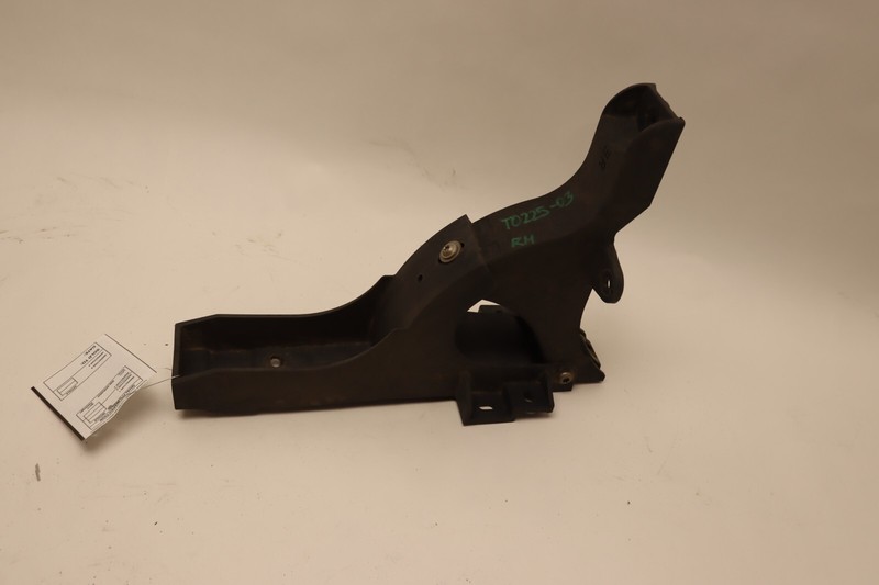 08-17 FREIGHTLINER CASCADIA 125 RIGHT LOWER CAB EXTENDER BRACKET MOUNT OEM
