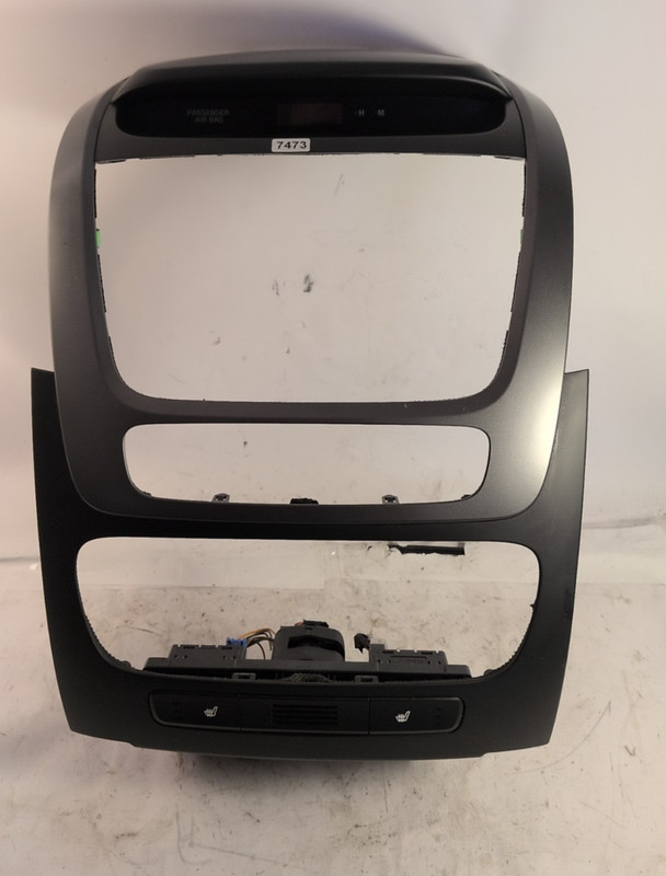 2014-15 Kia Sorento Dash Radio Bezel Trim OEM X8471-1U005 OEM
