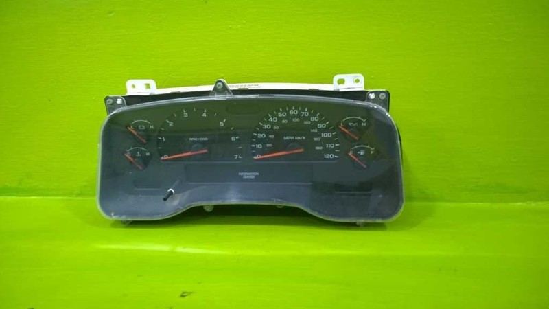 03 DODGE DAKOTA SPEEDOMETER CLUSTER OEM 3040-1