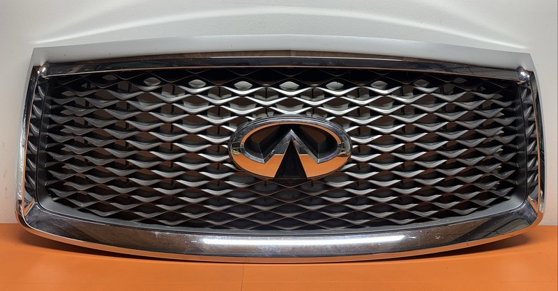 623106GW0A | 2018 - 2021 INFINITI QX80 UPPER GRILLE OEM With Camera Chrome