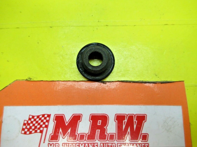 RADIATOR RUBBER GROMMET BUSHING TOP UPPER MOUNT fits 03 04 05 06 07 INFINITI G35
