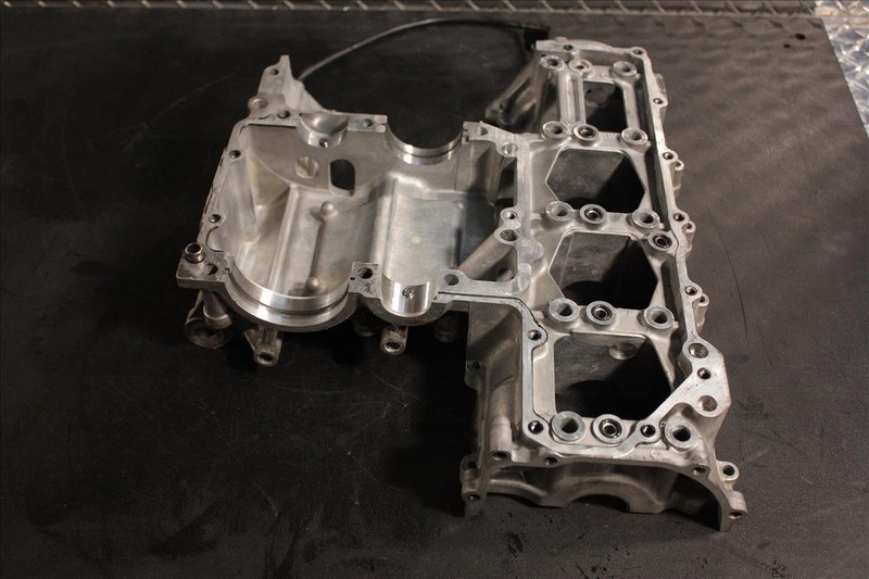 02 SUZUKI GSX-R 600 ENGINE MOTOR BLOCK CASING #2 CASE CASES LOWER GSXR 600R
