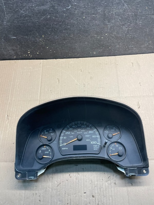 2004 to 2007 Chevrolet Express Speedometer Cluster Gauge OEM X8426 DG