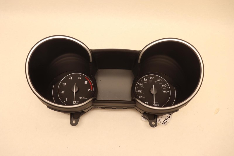 2018-2019 ALFA ROMEO STELVIO 2.0L INSTRUMENT CLUSTER GAUGE SPEEDOMETER OEM