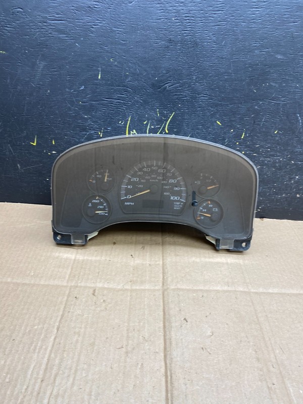 2004 to 2007 Chevrolet Express Speedometer Cluster Gauge OEM AA4665 DG