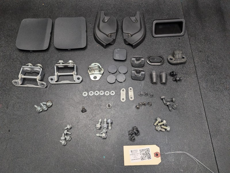 Tailgate Hinges w/ Bumpers & Covers & Retainers Set 2022 Subaru Crosstrek 18 -23