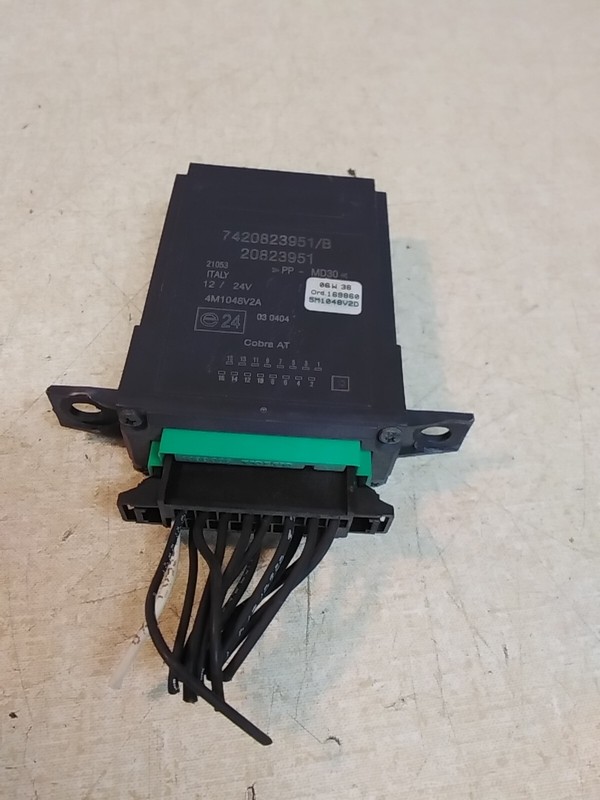 Volvo 20823951 Wiper Control Module 7420823951/B *FREE SHIPPING*