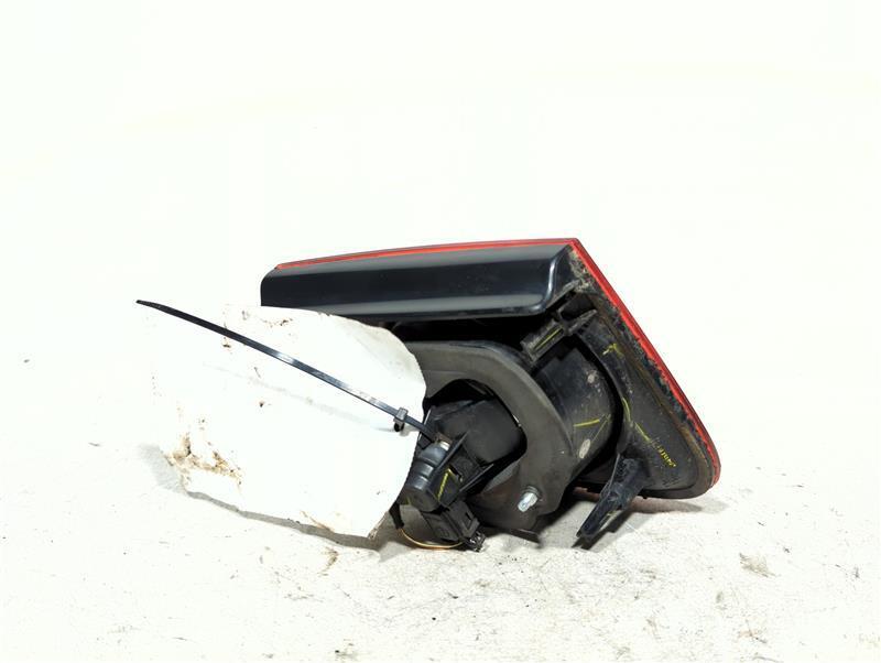 Used Right Tail Light Assembly fits: 2010 Volkswagen Jetta Sdn VIN K 8th digit l