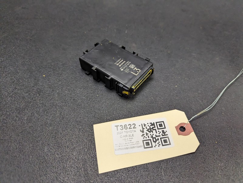 Network Gateway Control Module 2021 Toyota C-HR XLE 89111-02061 2020 2022