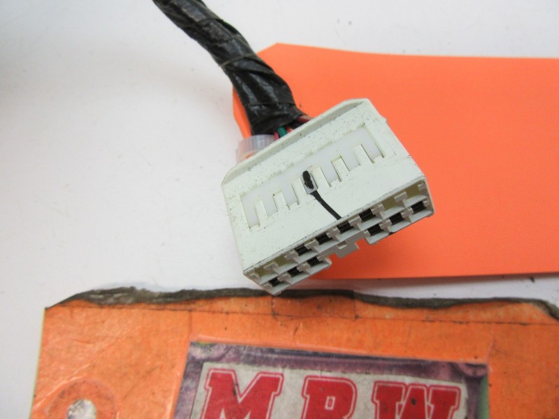 WIRE PLUG CONNECTOR OFF WINDSHIELD WIPER SWITCH COLUMN STALK LEVER PLUG END