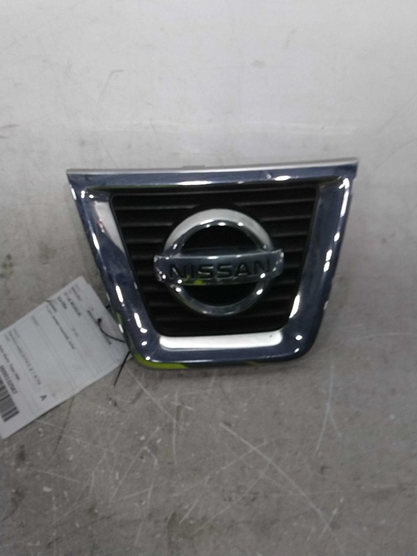 2008 Nissan Rogue OEM Grey Front Grille - Used, 161k Miles, Warranty Included