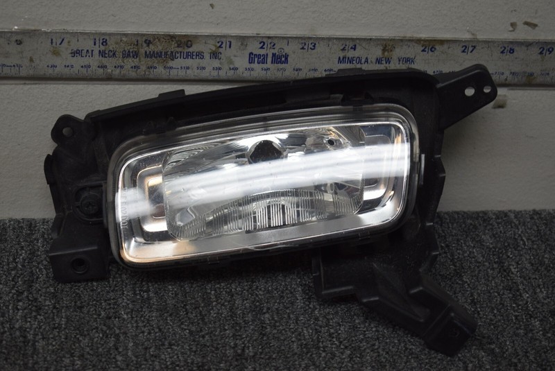 2014-2015 KIA SORENTO RIGHT SIDE FOG LIGHT FACTORY OEM