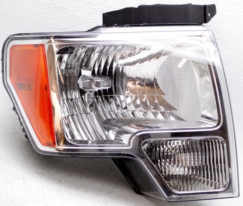 OEM Ford F150 Right Passenger Side Halogen Headlamp Tab Missing DL3Z-13008-A