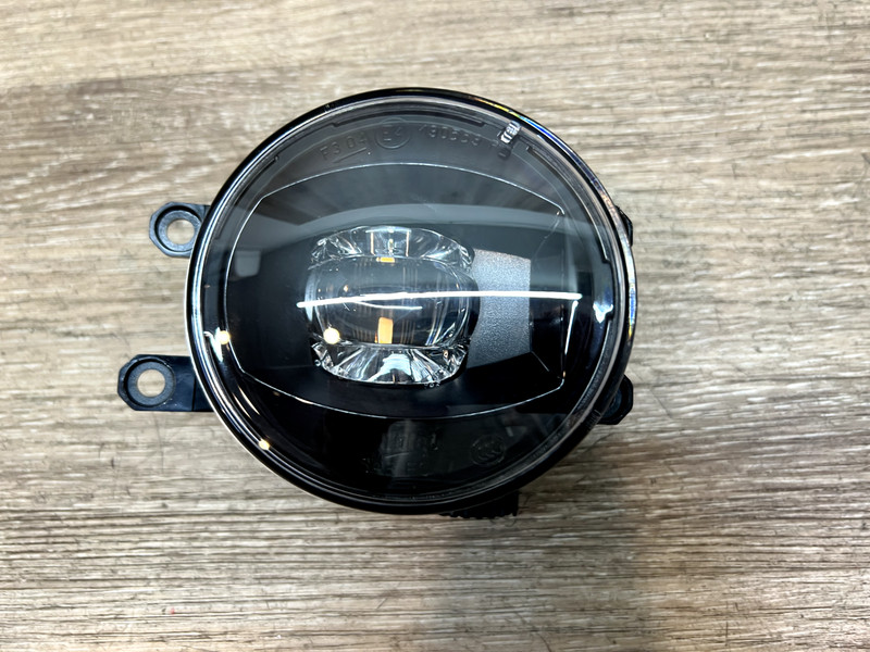 2019- 2021 TOYOTA RAV4 FRONT RH FOG LIGHT LED OEM 81210-YY020