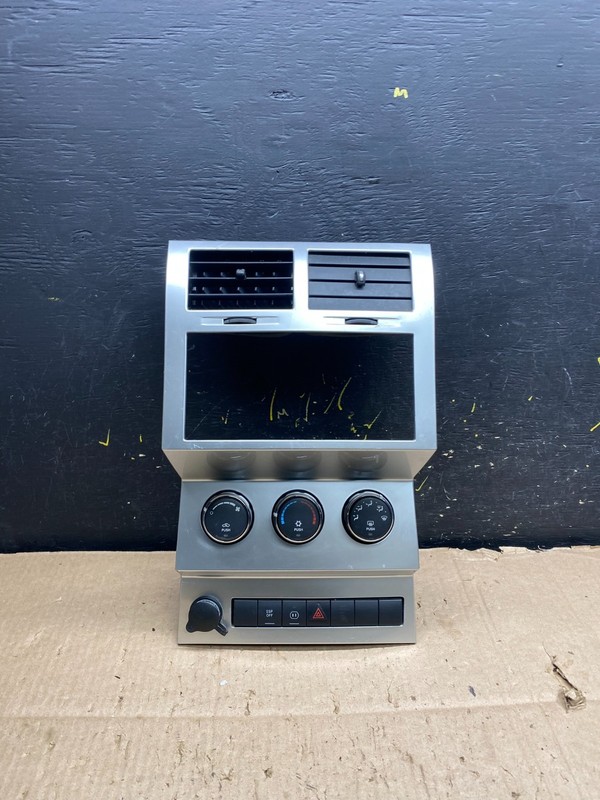 2007 to 2012 Dodge Nitro Dash Climate Temperature Control Radio Bezel Y7846 DG