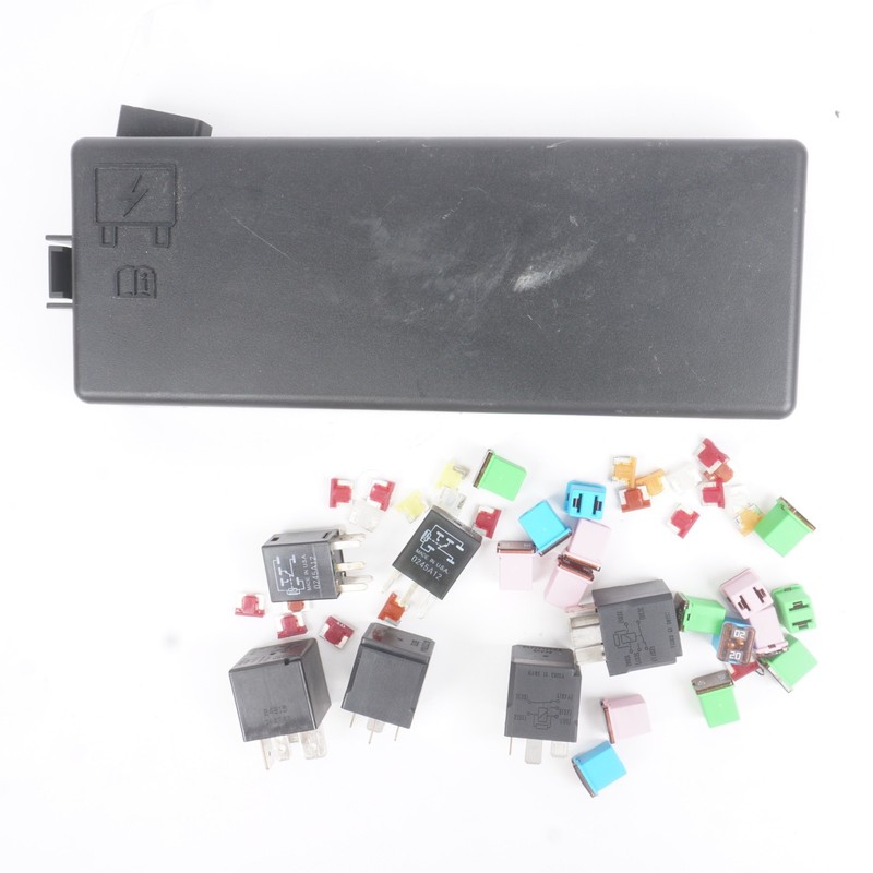2014 Maserati Ghibli Fuse Fuses Relay Relays OEM