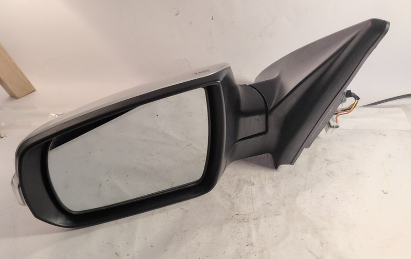 2011-2015 KIA SORENTO LEFT DRIVER SIDE LH MIRROR W TURNING SIGNAL OEM WHITE