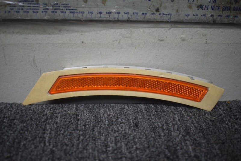 2005-2009 BMW 528I SEDAN RIGHT SIDE SIDE REFLECTOR FACTORY OEM