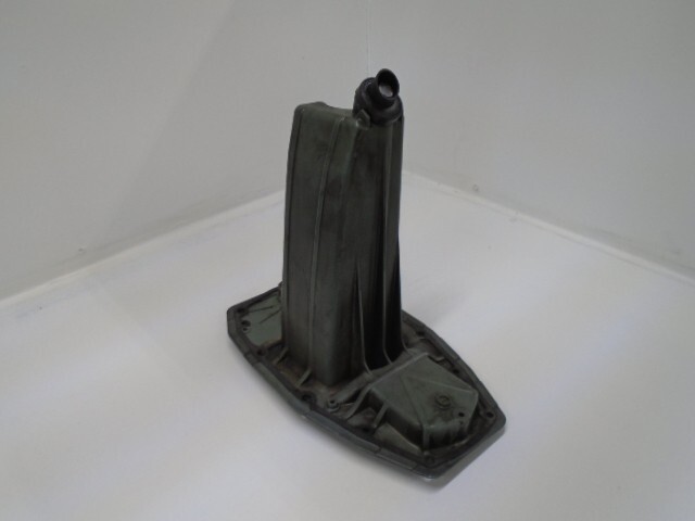 USED YAMAHA 15hp FOUR 4 STROKE OUTBOARD EXHAUST GUIDE OIL PAN ASSY 66M-41137