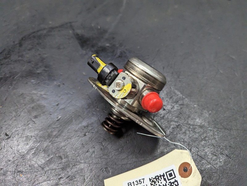 High Pressure Fuel Pump 2018 BMW 330i 13517642466 2017 2019
