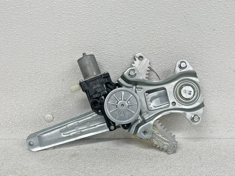 ⭐2018-2025 SUBARU CROSSTREK REAR LEFT DOOR WINDOW REGULATOR & MOTOR OEM LOT2688