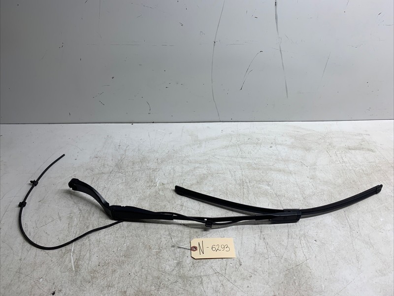 17-23 TESLA MODEL 3 RH WINDSHIELD WIPER ARM 1621687-00-A/1621685-00-A 6293 U18
