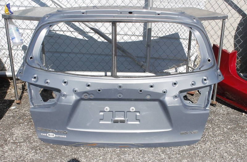 2016-2020 KIA SORENTO REAR TAILGATE LIFTGATE NICE OEM