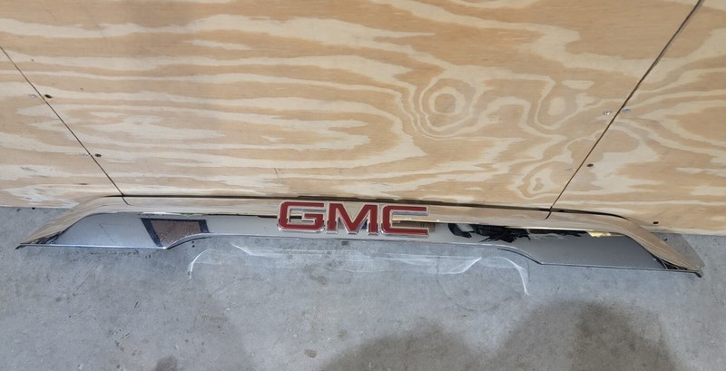 2017 2018 2019 GMC Acadia Chrome Tailgate Rear Finish Molding Backup OEM