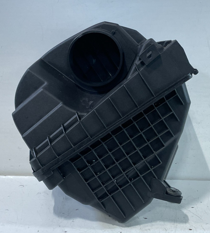 2020-2025 HYUNDAI PALISADE ENGINE AIR INTAKE CLEANER HOUSING BOX 3.8L # 104151