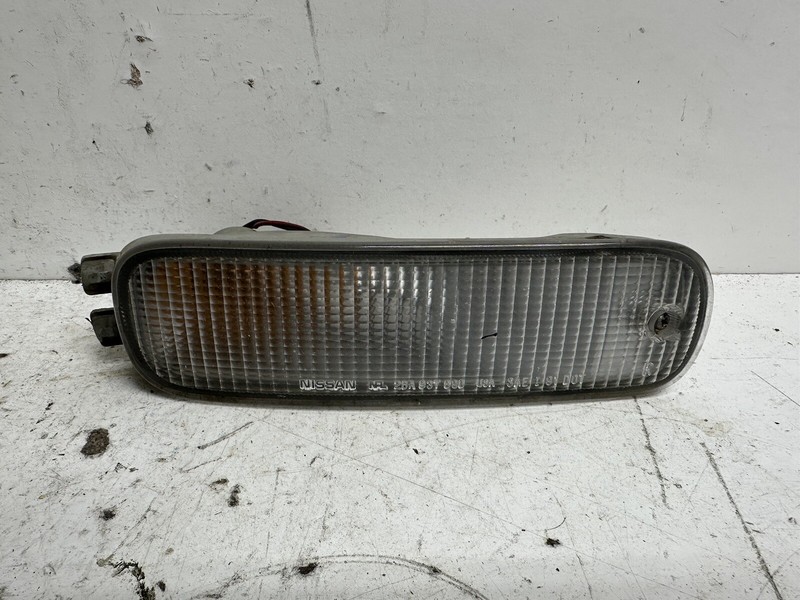 1993-1997 Nissan Altima Front Right Passenger Side Marker Sidemarker Oem