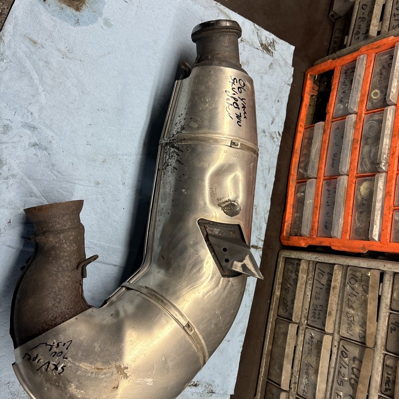 2006 Yamaha SX Viper 700 snowmobile exhaust pipe good