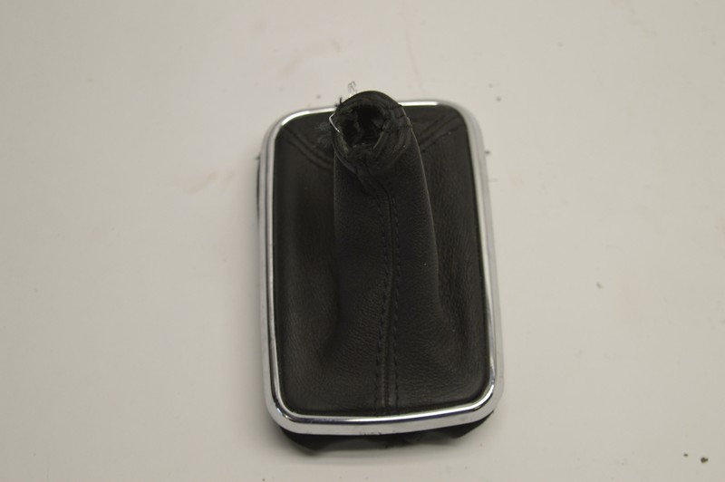 2008-2012 MASERATI GRANTURISMO S CONSOLE GEAR SHIFTER BOOT LEATHER BLACK OEM