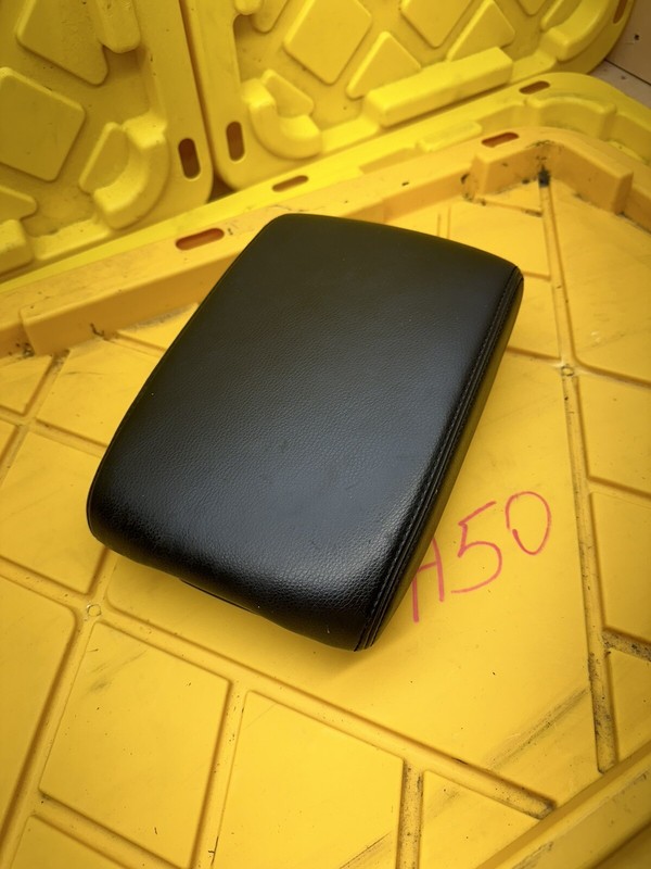 2010 -2013 Suzuki Kizashi Center Console Storage Lid Armrest Black Leather