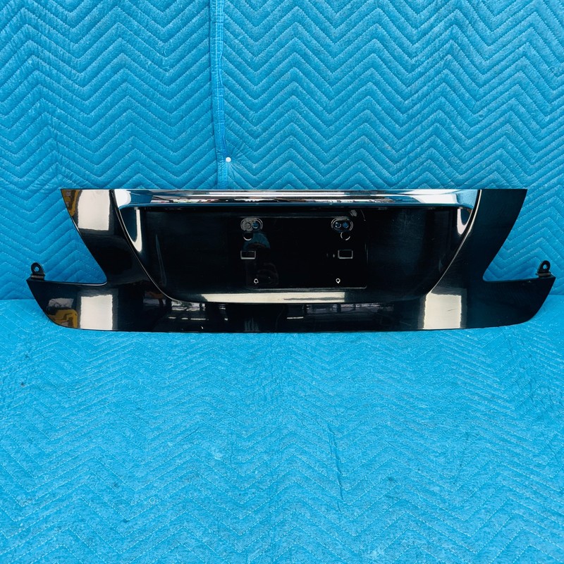 2007–2009 Lexus LS460 Trunk Lid Garnish with Chrome Molding OEM 7680150040