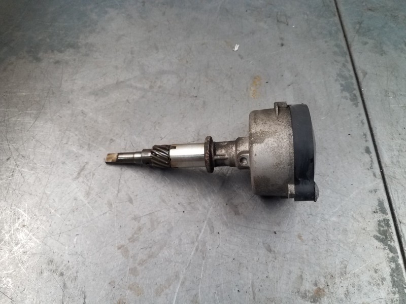 2005 Jeep Wrangler TJ Rubicon 4x4 4.0L Distributor / Oil Pump Drive #5144K5