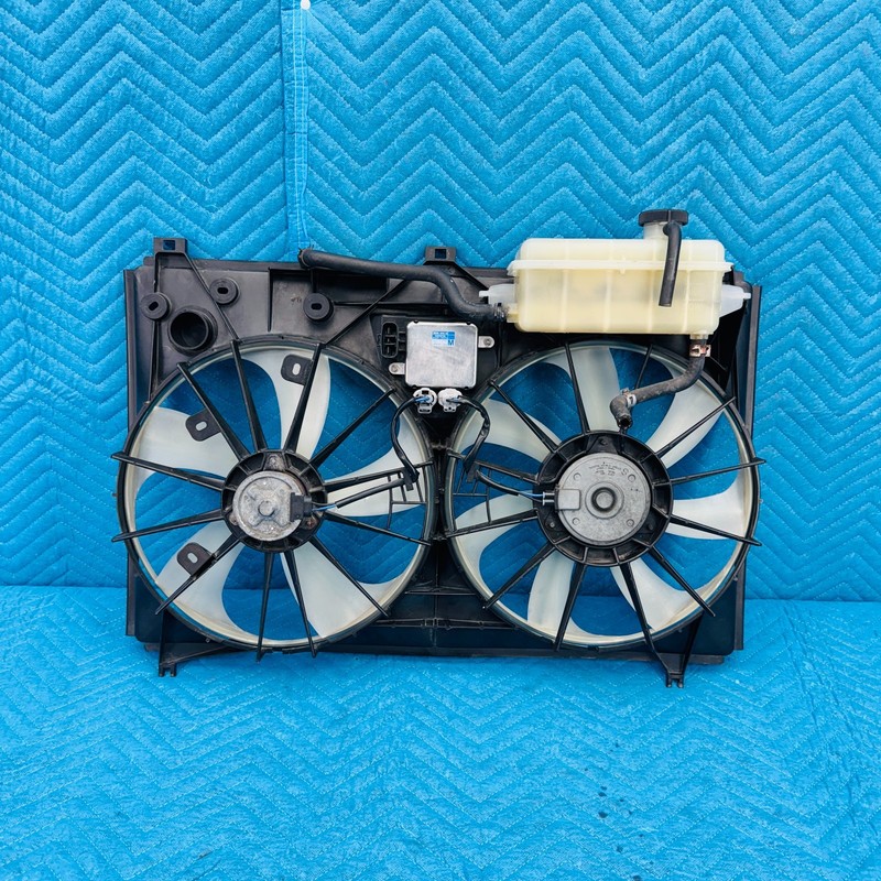 07–09 Lexus LS460 Cooling Fan Assembly with Reservoir OEM 8925730070 4227502101