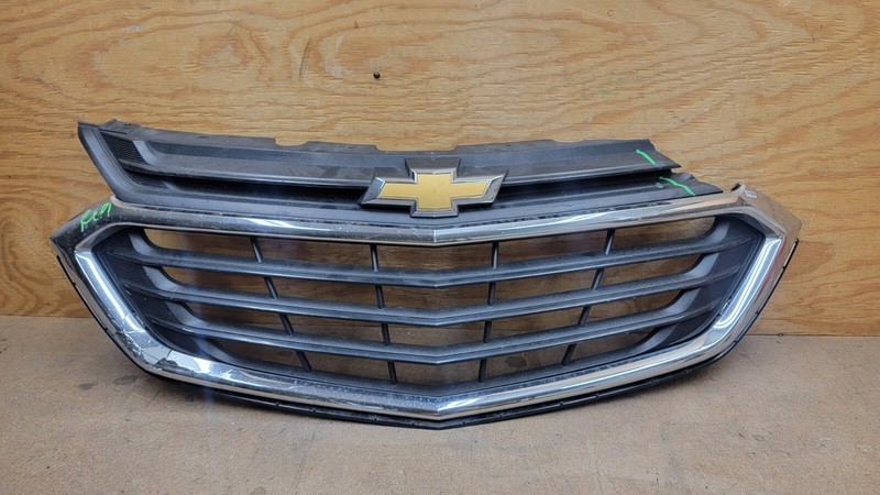 2018 2019 2020 2021 Chev Equinox Front Bumper Chrome Grille W/ Emblem OEM DAMAGE