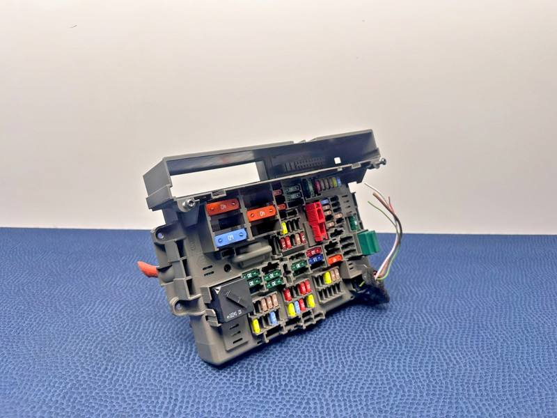 BMW E93 Convertible LCI Power Distribution Junction Box Body Module Fusebox OEM