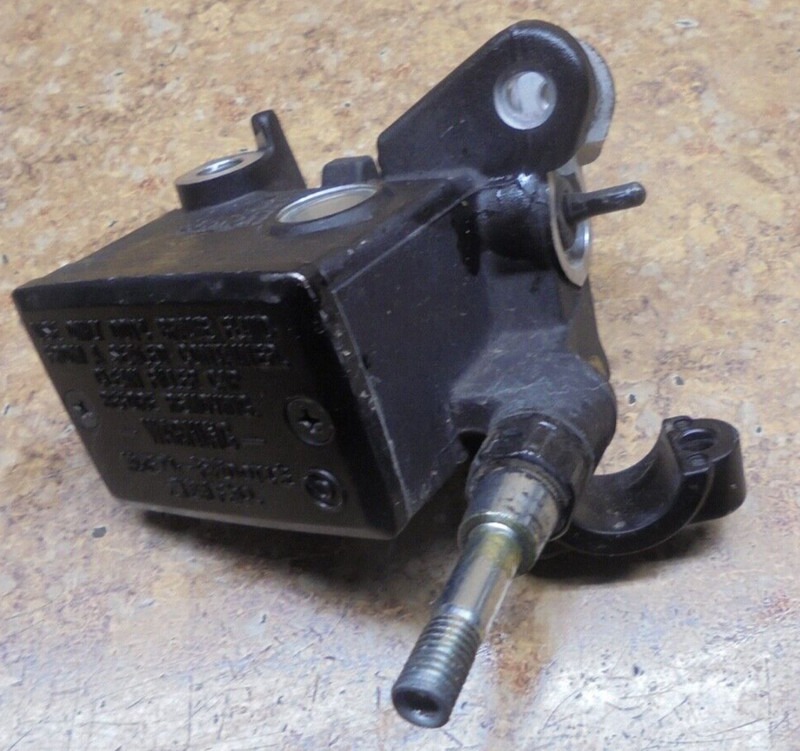 2016 Yamaha XSR900 XSR 900 Right Front Brake Lever Master Cylinder Perch Mount