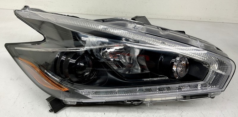OEM Right Passenger Side Halogen Headlamp For Nissan Murano 26010-9UE0E