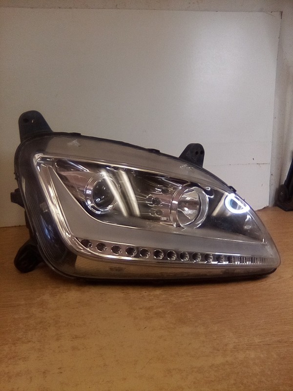 Peterbilt 579 PB005-BOWPR-US0181 Left/Driver Headlamp "READ DESCRIPTION"